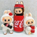 labubú Cara de vinilo 3 piezas de la serie Coca Cola de